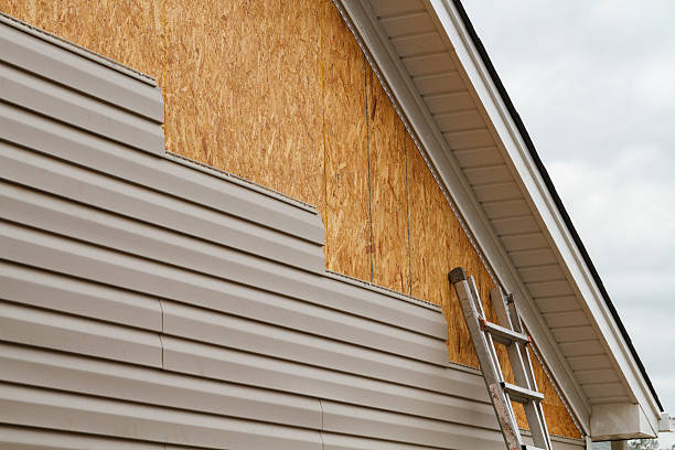 Professional Emergency Siding Repair technician working in Willow Grove, PA